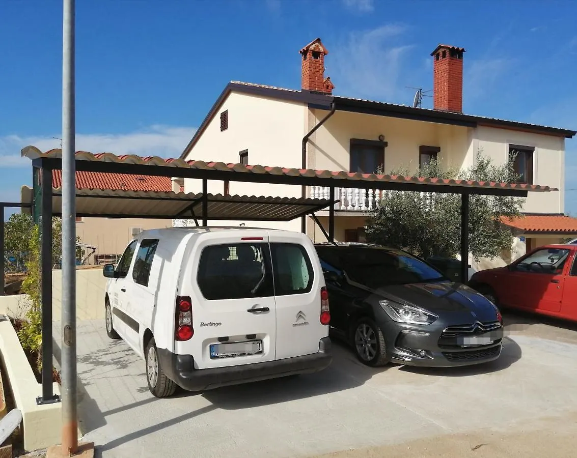 Room Kris With Private Entrance & Private Bathroom Vilanija 4*,  Croatie