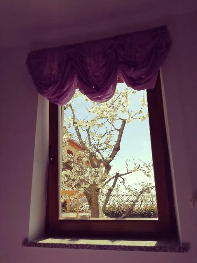 Room Kris With Private Entrance & Private Bathroom Vilanija