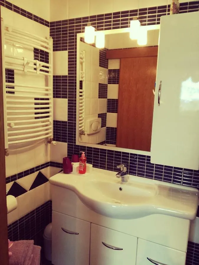 Room Kris With Private Entrance & Private Bathroom Vilanija