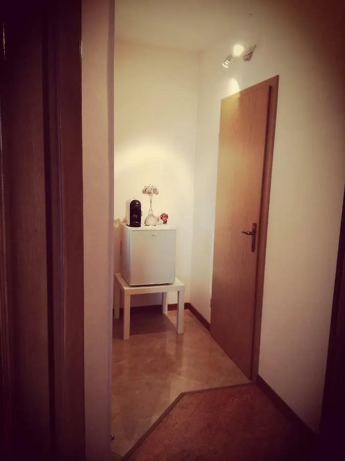 Room Kris With Private Entrance & Private Bathroom Vilanija 4*,